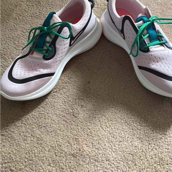 Nike Women Shoes - Picture 4 of 6